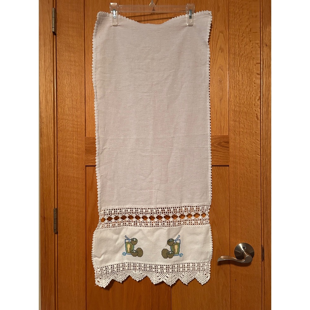 Vintage Hand Embroidered Kiwi Drink Table Runner White Crochet Lace Trim 39 inch